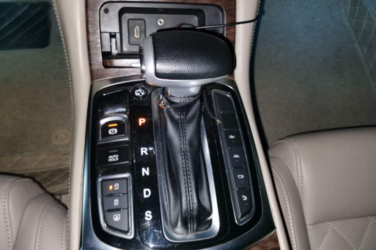 Used GAC Trumpchi GA8 2017 320T Ultimate Edition Gear Lever