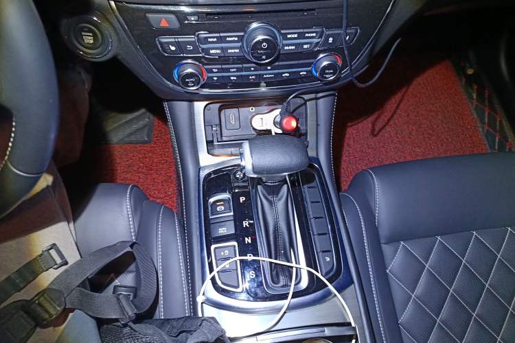 Used GAC Trumpchi GA8 2017 280T Deluxe Edition Gear Lever