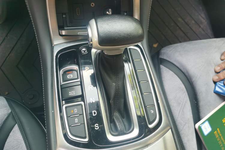 Used GAC Trumpchi GA8 2017 280T Deluxe Edition Gear Lever