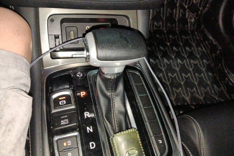 Used GAC Trumpchi GA8 2017 280T Deluxe Edition Gear Lever
