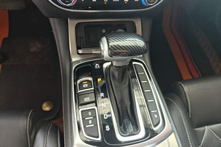 Used GAC Trumpchi GA8 2017 320T Luxury Edition Gear Lever