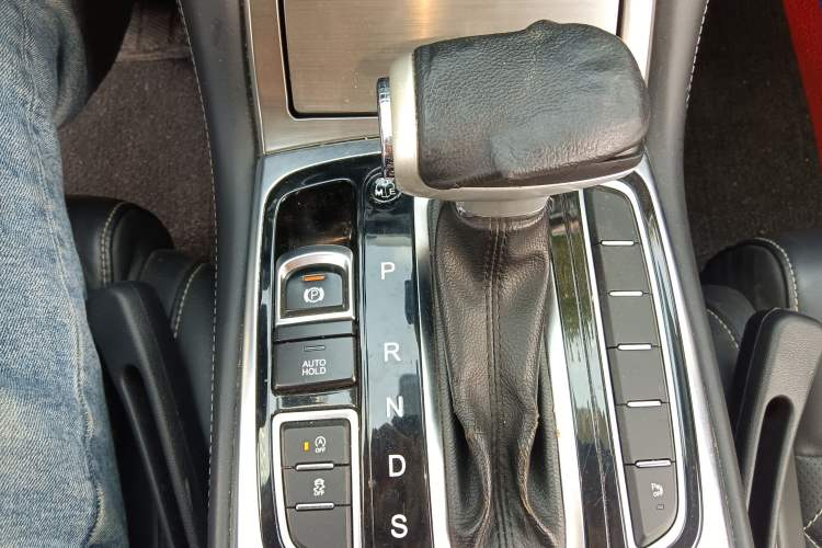 Used GAC Trumpchi GA8 2017 280T Deluxe Edition Gear Lever