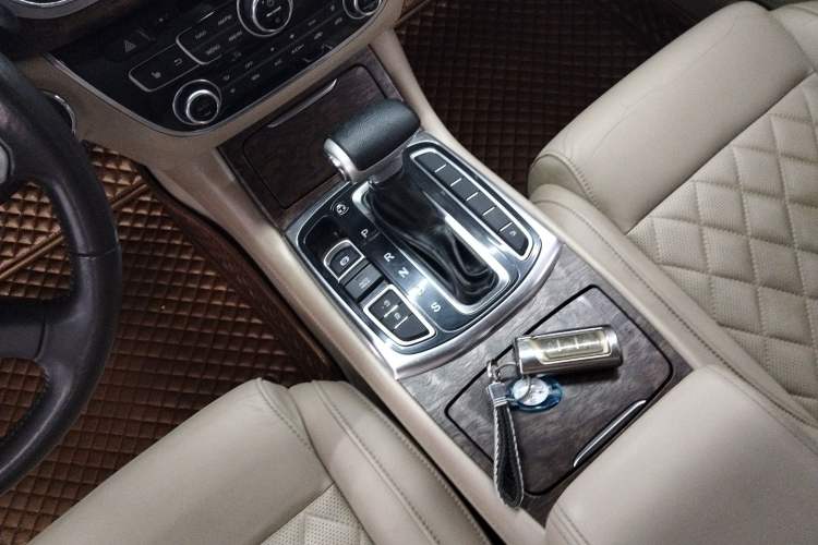 Used GAC Trumpchi GA8 2017 320T Luxury Edition Gear Lever
