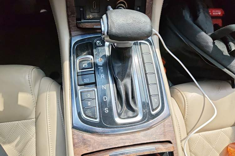 Used GAC Trumpchi GA8 2017 320T Luxury Edition Gear Lever