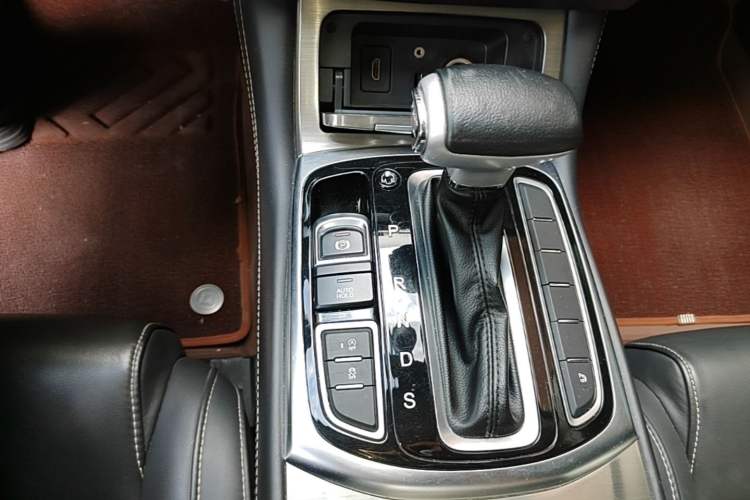Used GAC Trumpchi GA8 2017 280T Deluxe Edition Gear Lever