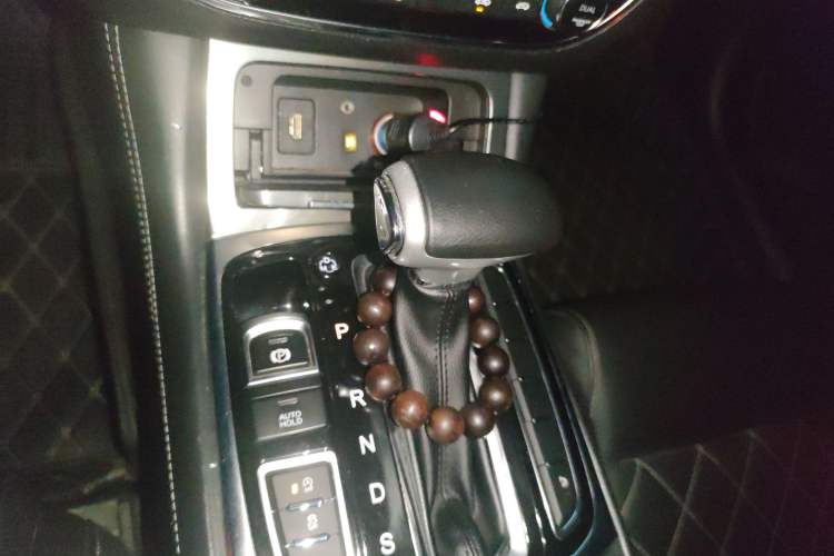Used GAC Trumpchi GA8 2017 280T Deluxe Edition Gear Lever