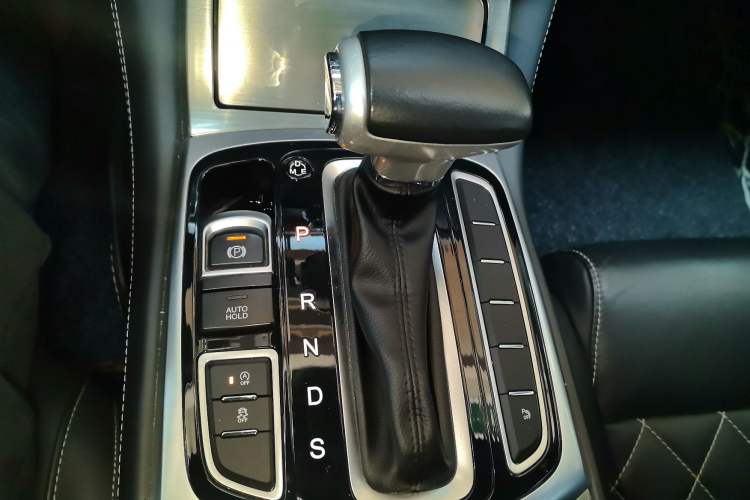 Used GAC Trumpchi GA8 2017 280T Deluxe Edition Gear Lever