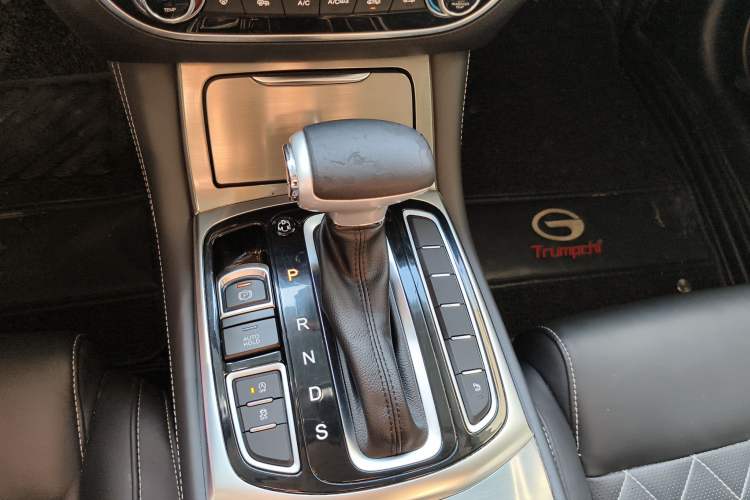 Used GAC Trumpchi GA8 2017 280T Deluxe Edition Gear Lever
