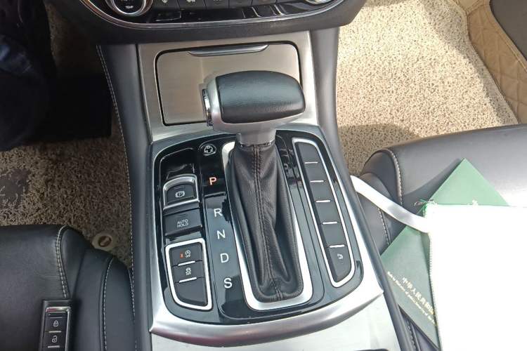 Used GAC Trumpchi GA8 2017 280T Deluxe Edition Gear Lever