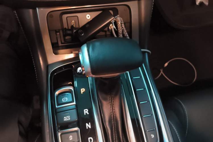 Used GAC Trumpchi GA8 2017 280T Deluxe Edition Gear Lever