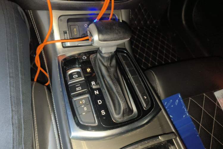 Used GAC Trumpchi GA8 2017 320T Luxury Edition Gear Lever