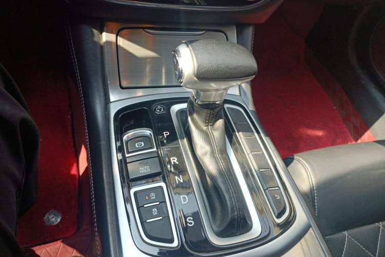 Used GAC Trumpchi GA8 2017 280T Deluxe Edition Gear Lever