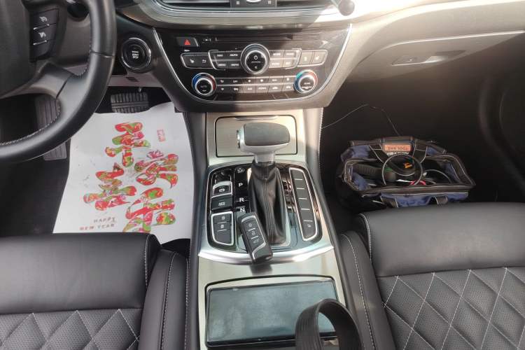 Used GAC Trumpchi GA8 2017 320T Luxury Edition Gear Lever