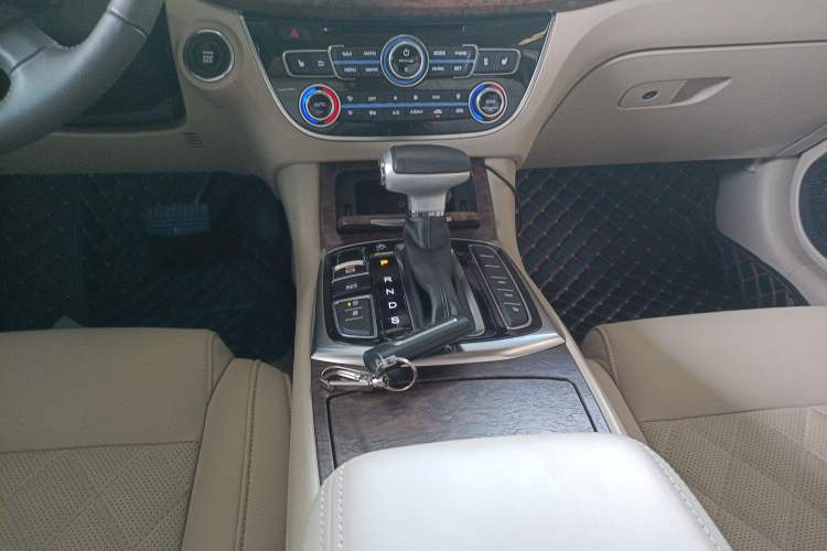 Used GAC Trumpchi GA8 2017 280T Executive Edition Gear Lever