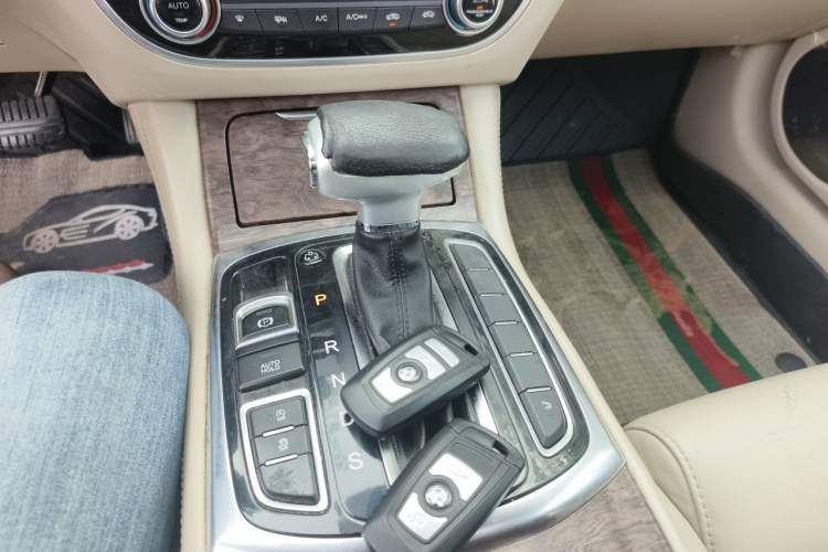 Used GAC Trumpchi GA8 2017 320T Luxury Edition Gear Lever