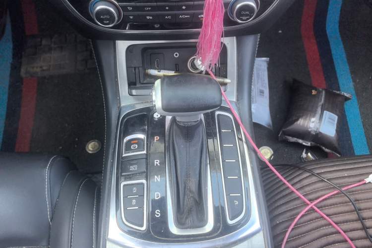 Used GAC Trumpchi GA8 2017 280T Deluxe Edition Gear Lever