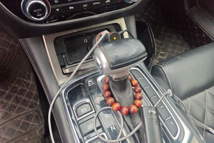 Used GAC Trumpchi GA8 2017 320T Luxury Edition Gear Lever