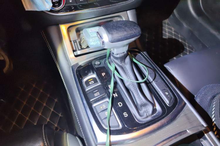 Used GAC Trumpchi GA8 2017 280T Deluxe Edition Gear Lever