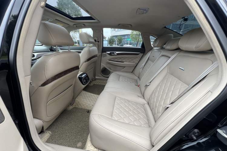 Used GAC Trumpchi GA8 2017 280T Deluxe Edition Interior 3