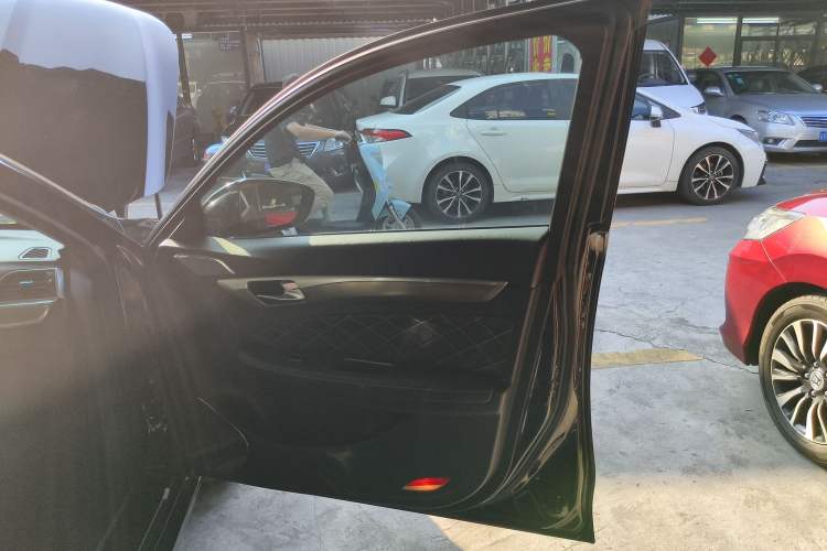 Used GAC Trumpchi GA8 2017 280T Deluxe Edition Interior 5