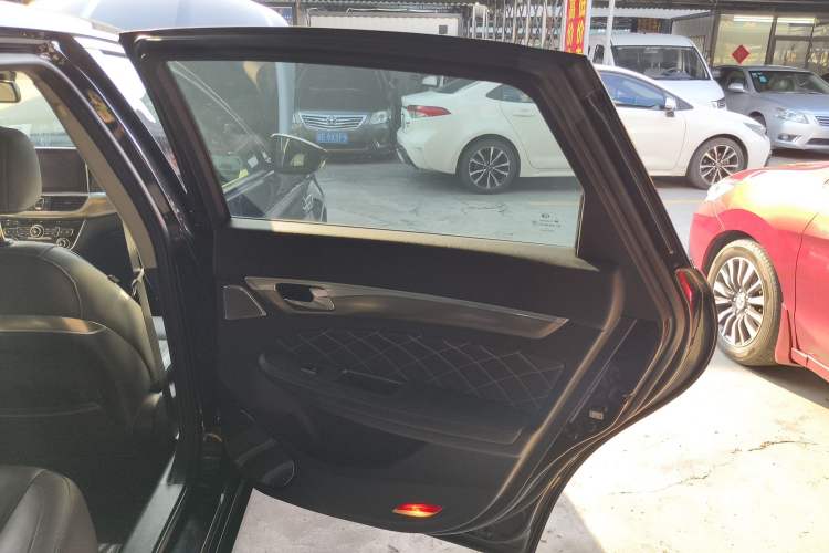Used GAC Trumpchi GA8 2017 280T Deluxe Edition Interior 6
