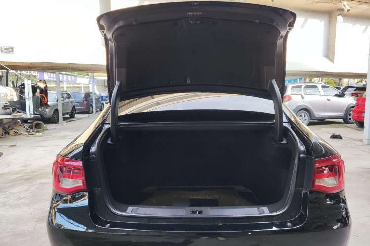 Used GAC Trumpchi GA8 2017 320T Luxury Edition Interior 8