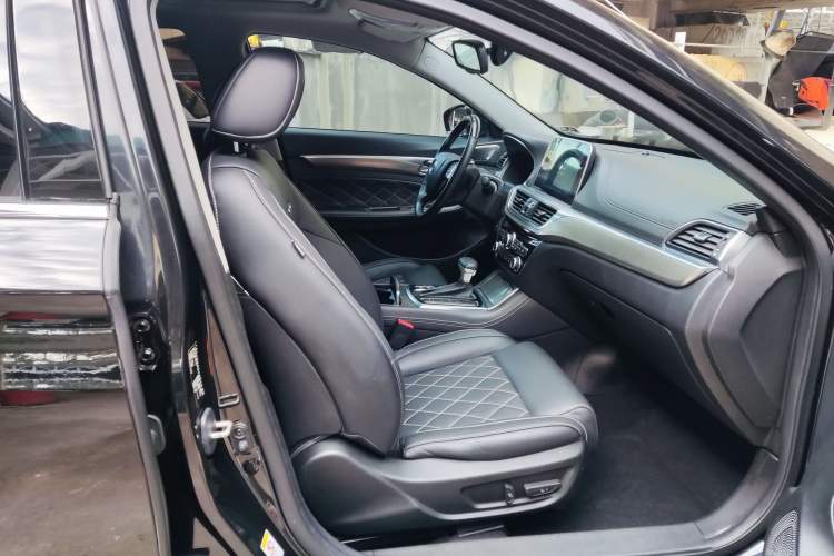 Used GAC Trumpchi GA8 2017 320T Luxury Edition Interior 9