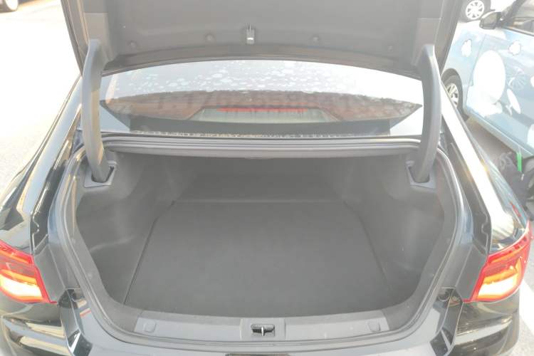 Used GAC Trumpchi GA8 2017 280T Deluxe Edition Trunk