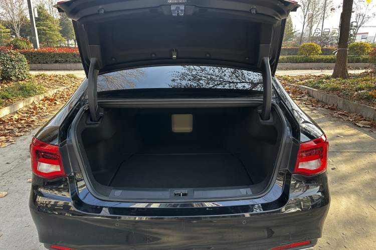 Used GAC Trumpchi GA8 2017 280T Executive Edition Trunk