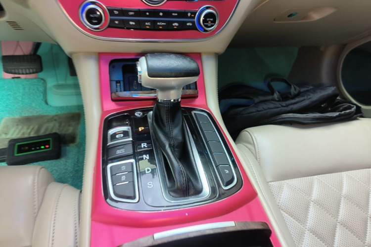 Used GAC Trumpchi GA8 2017 320T Luxury Edition Gear Lever