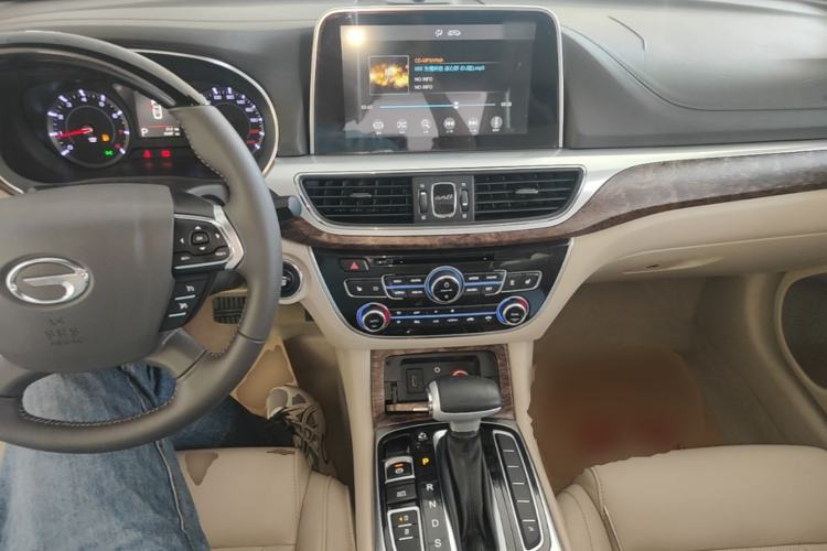 Used GAC Trumpchi GA8 2017 280T Deluxe Edition Center Console