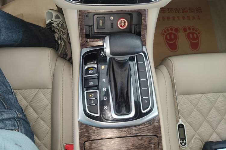 Used GAC Trumpchi GA8 2017 280T Deluxe Edition Gear Lever