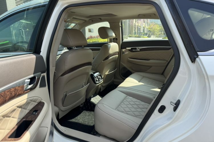 Used GAC Trumpchi GA8 2017 280T Deluxe Edition Interior 2