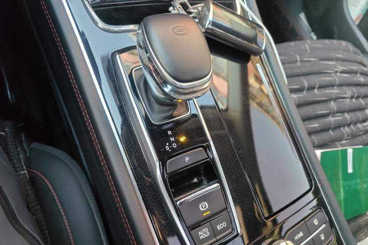 Used GAC Trumpchi GA8 2020 390T Prestige Edition Gear Lever