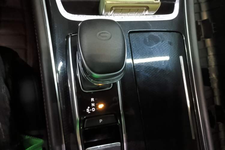 Used GAC Trumpchi GA8 2020 390T Prestige Edition Gear Lever