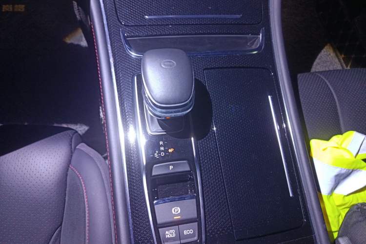 Used GAC Trumpchi GA8 2020 390T Prestige Edition Gear Lever
