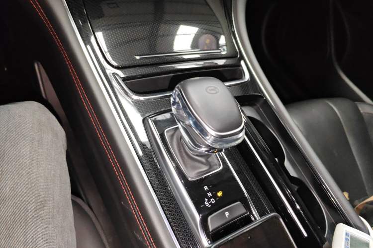 Used GAC Trumpchi GA8 2020 390T Prestige Edition Gear Lever