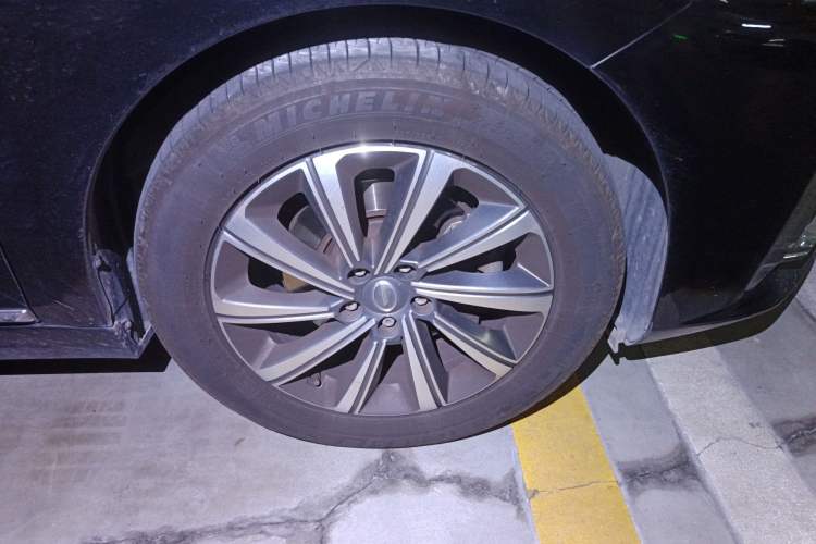 Used GAC Trumpchi GA8 2020 390T Prestige Edition Right Front Wheel Hub