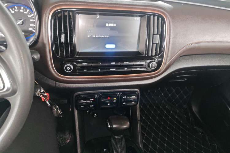 Used GAC Trumpchi GS3 2017 150N Automatic Elite Edition Audio And AC Panel