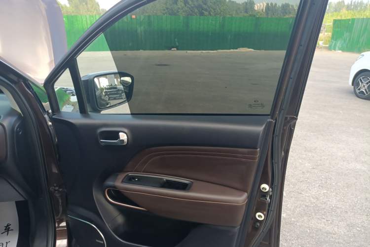 Used GAC Trumpchi GS3 2017 150N Automatic Elite Edition Interior 5