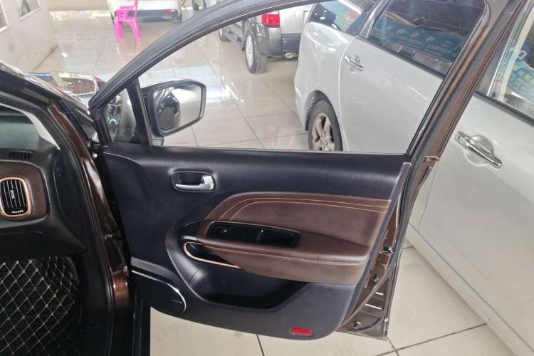 Used GAC Trumpchi GS3 2017 150N Automatic Elite Edition Right Front Door Interior