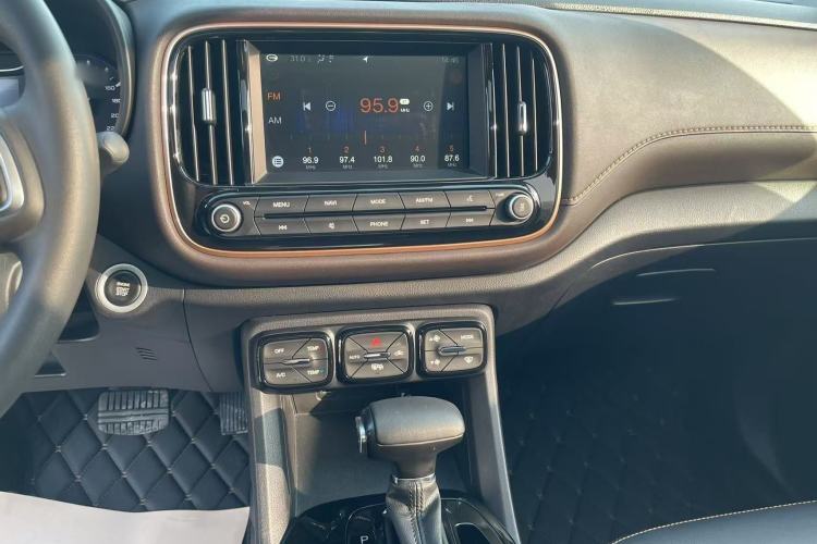 Used GAC Trumpchi GS3 2017 200T Automatic Luxury Edition Audio And AC Panel
