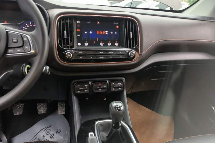 Used GAC Trumpchi GS3 2017 150N Manual Elite Edition Audio And AC Panel