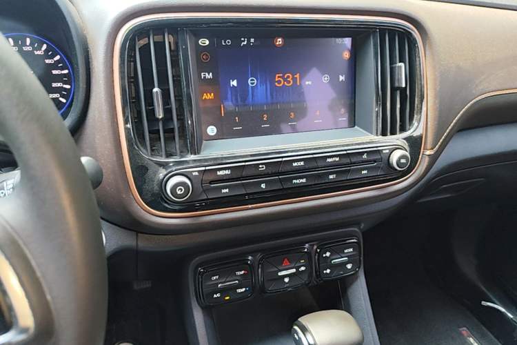 Used GAC Trumpchi GS3 2017 200T Automatic Elite Edition Audio And AC Panel