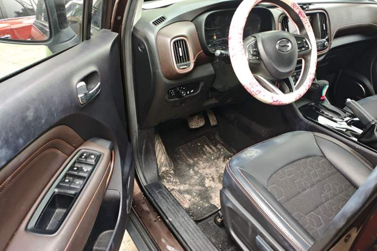 Used GAC Trumpchi GS3 2017 150N Automatic Elite Edition Driver Seat