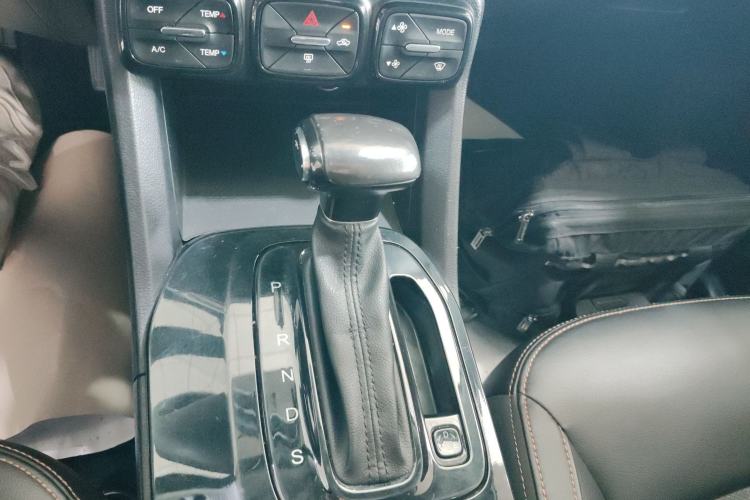 Used GAC Trumpchi GS3 2017 150N Automatic Elite Edition Gear Lever