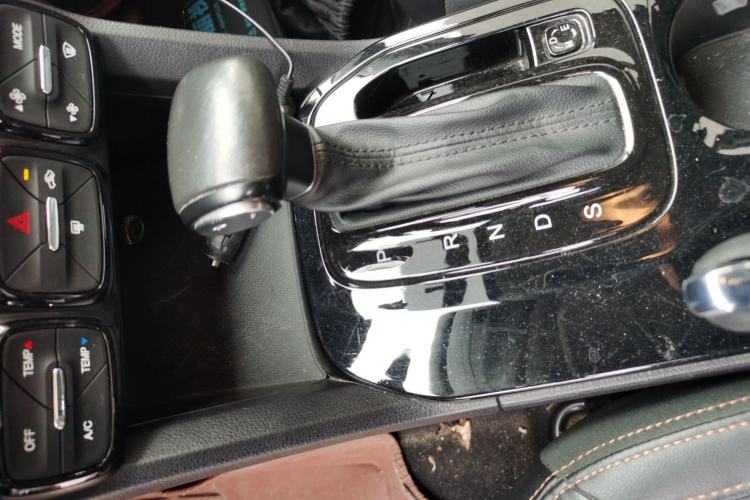 Used GAC Trumpchi GS3 2017 150N Automatic Elite Edition Gear Lever