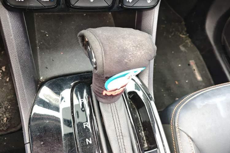 Used GAC Trumpchi GS3 2017 150N Automatic Elite Edition Gear Lever