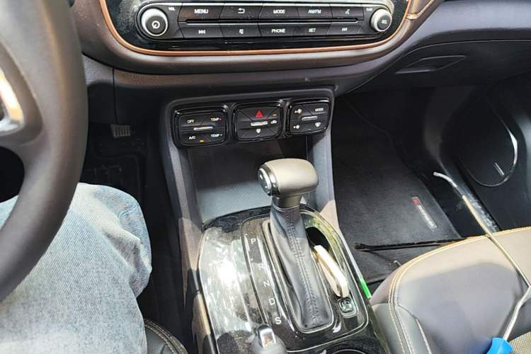 Used GAC Trumpchi GS3 2017 200T Automatic Elite Edition Gear Lever
