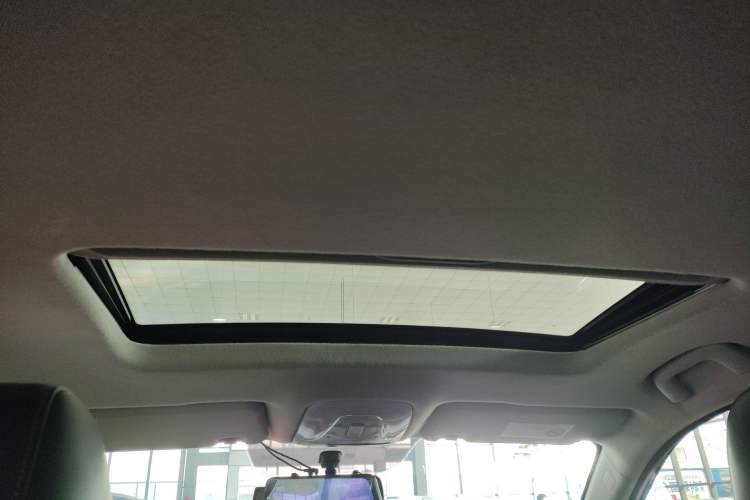 Used GAC Trumpchi GS3 2017 150N Automatic Elite Edition Headliner